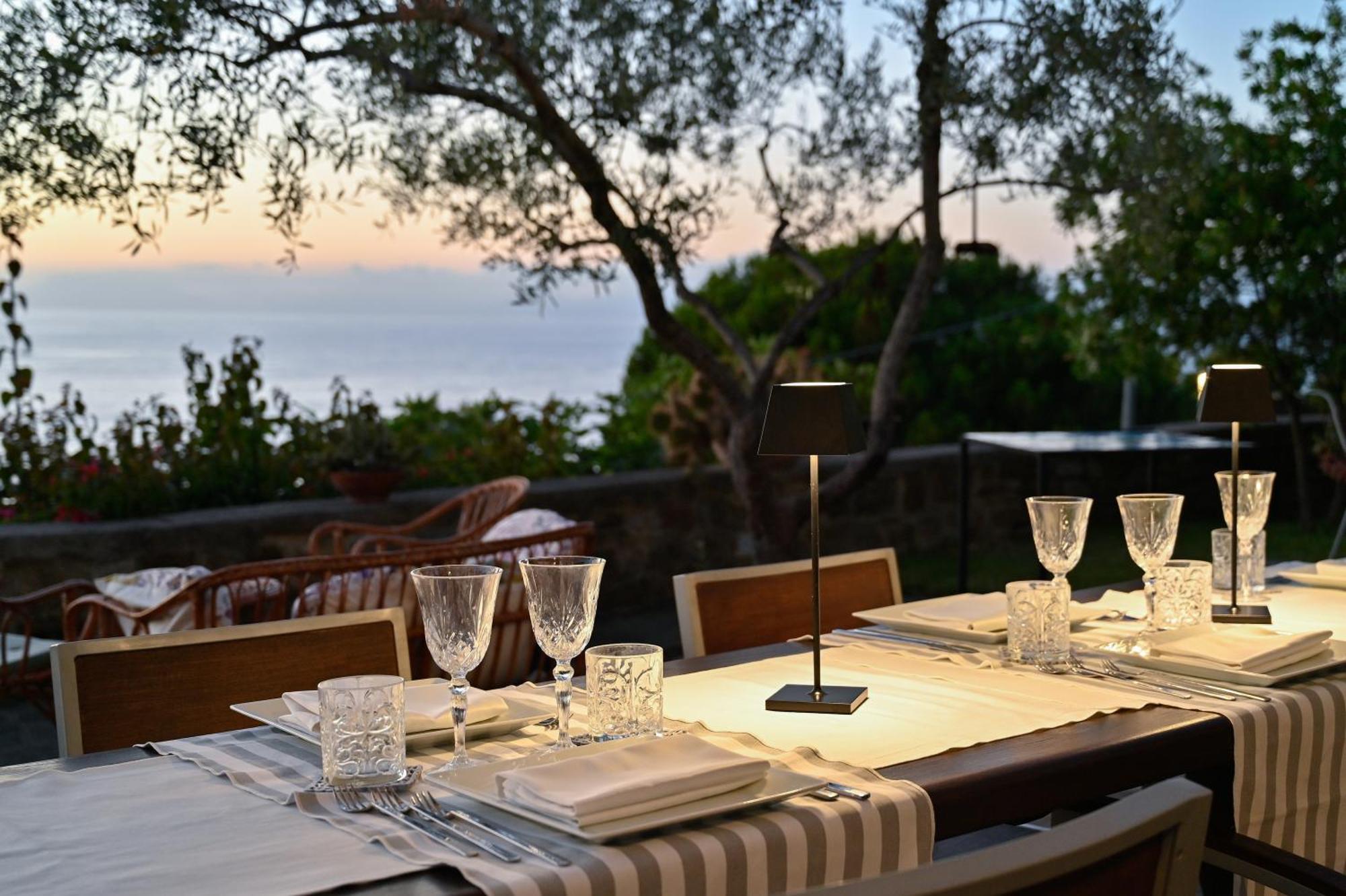 Albeca Boutique Hotel - Relais De Charme Sul Mare Castellabate Buitenkant foto