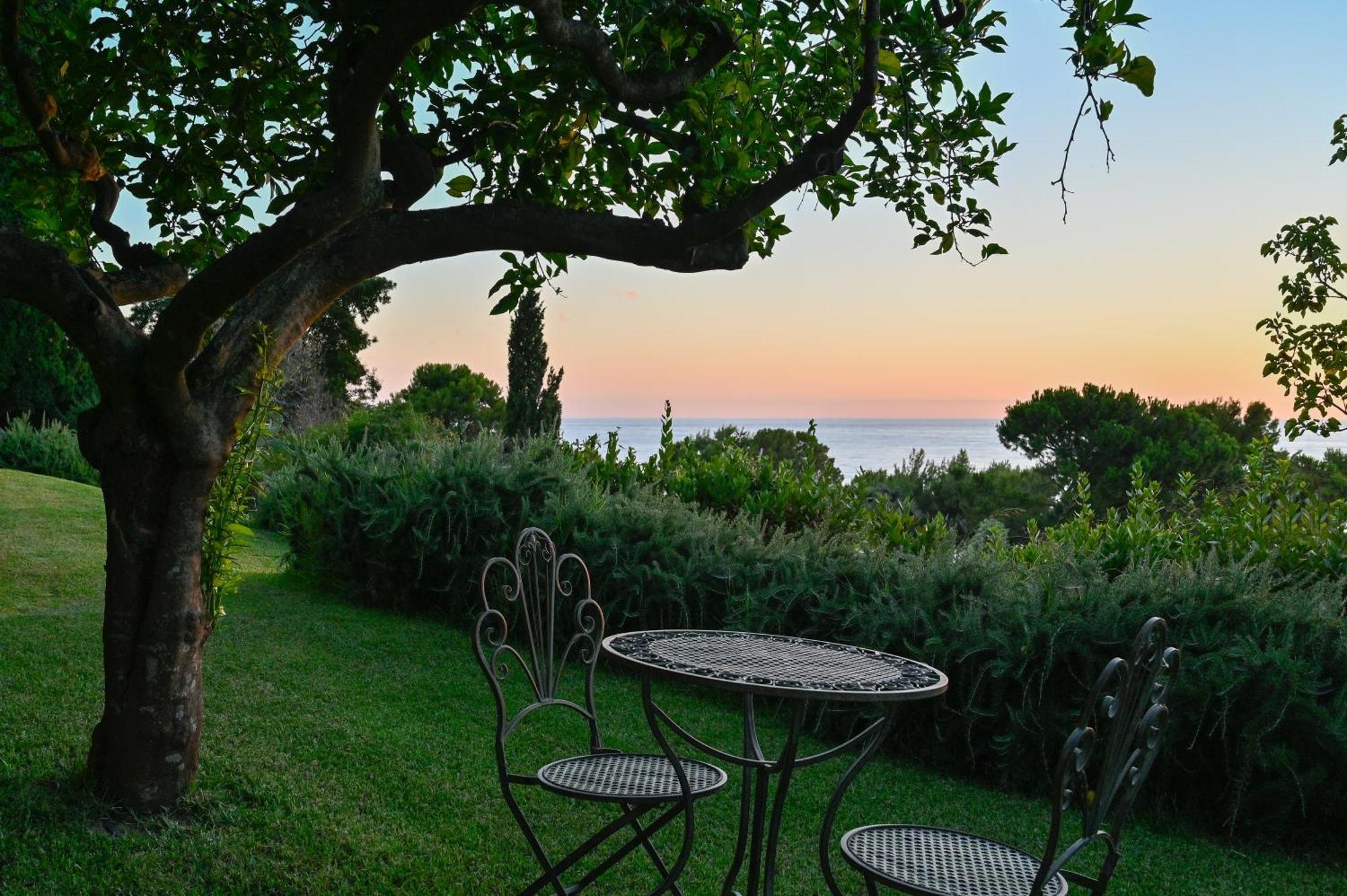 Albeca Boutique Hotel - Relais De Charme Sul Mare Castellabate Buitenkant foto